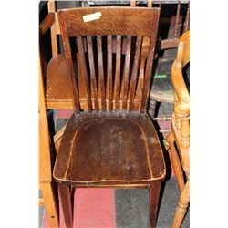 VINTAGE WOODEN SIDE CHAIR