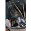 Image 1 : A TOTE OF HOME DECOR STUFF