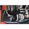 Image 1 : BOX OF HOCKEY EQUIPMENT