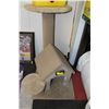 Image 1 : TALL CAT HOUSE/ SCRATCHING POST