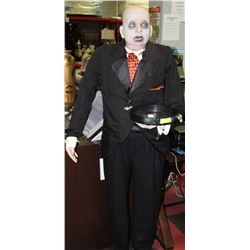 EVIL BUTLER ANIMATED 6' TALL HALOWEEN FIGURE