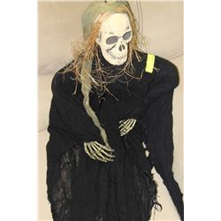 HALLOWEEN DOOR/WALL HANGING ON CHOICE : SKELETON