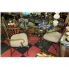 Image 1 : HEAVY METAL GLASS TOP ROUND TABLE WITH 4 CHAIRS