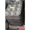 Image 1 : 36 MUFFIN TRAYS