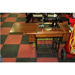 ANTIQUE SINGER SEWING MACHINE
