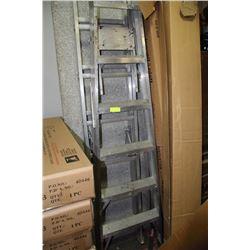 ALUMINUM 6' LADDER