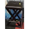 Image 1 : SHOWHOME DESIGNER BAR STOOL