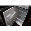Image 2 : ESTATE FRIGIDAIRE STAINLESS STEEL FRIDGE WITH