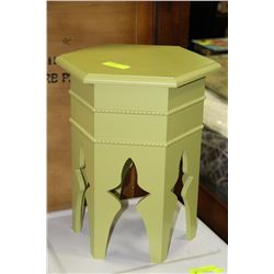 LIGHT GREEN PLANT STAND