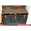 Image 1 : OLD TRUNK