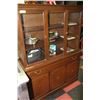 Image 1 : ESTATE BUFFET AND HUTCH