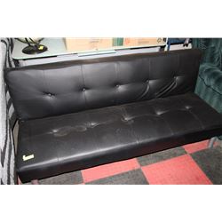 BLACK LEATHERETTE FOUTON