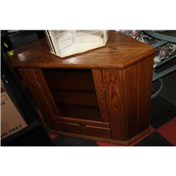 OAK CORNER ENTERTAINMENT STAND