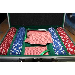 POKER SET ON SMALL METAL CASE