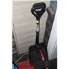 Image 1 : 2 TELESCOPIC SNOW SHOVELS