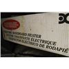Image 1 : 2 ELECTRIC BASEBOARD HEATERS