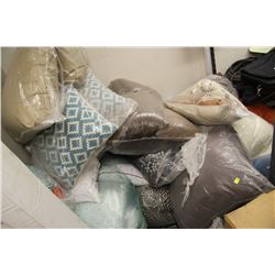 LARGE PALLET OF SHOWHOME PILLOWS