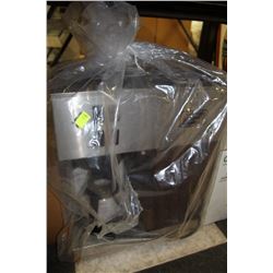 BUNN POUROMATIC SINGLE POT COFFEE MACHINE WITH POT