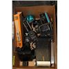 Image 1 : BOX OF VINTAGE CAMERAS