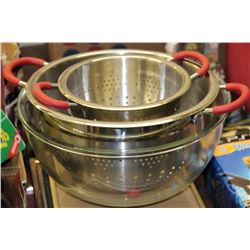 2 STEEL STRAINERS WITH MIXING BOWL