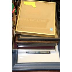 BUNDLE OF PICTURE FRAMES