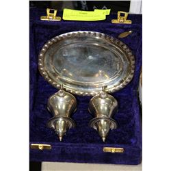 SALT AND PEPPER SHAKER WITH TRAY