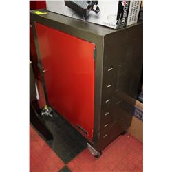 TOOL CABINET ON WHEELS