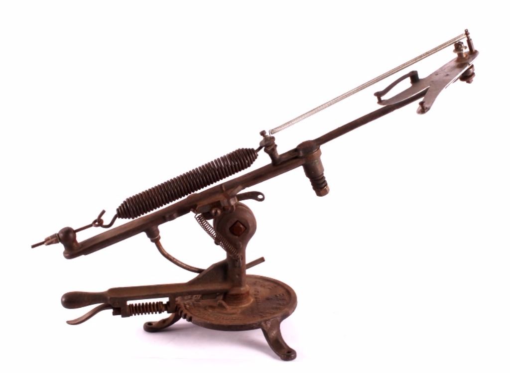 The Expert Cast Iron Clay Pigeon Thrower