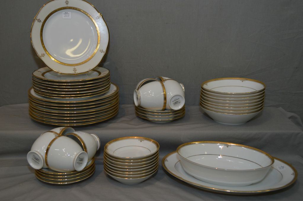 Noritake "Buckingham Gold" dinner ware set including setting for eight