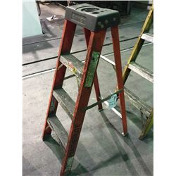 FEATHERLITE 4' ALUMINUM AND FIBERGLASS LADDER