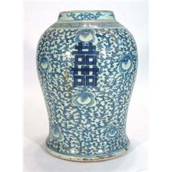 Large Chinese baluster vase, hand painted with blue and white flowers, marks to base, 40 cm high…