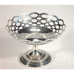 Walker & Hall pierced silver pedestal dish, Sheffield 1912, 8cm high…