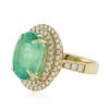 Image 2 : 14KT Yellow Gold GIA Certified 7.45ct Emerald and Diamond Ring