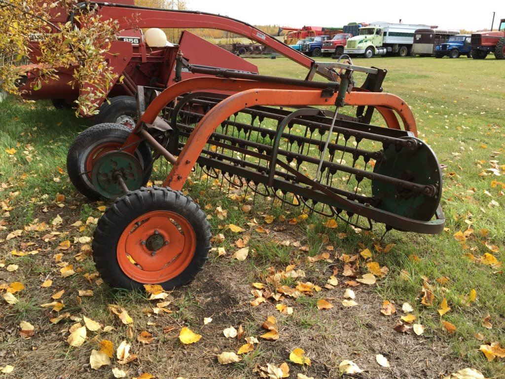 SIDE DELIVERY HAY RAKE