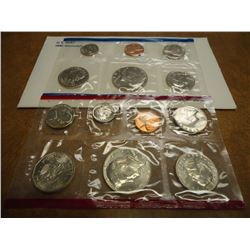 1981 US MINT SET (UNC) P/D/S (WITH ENVELOPE) THIS IS AN OFFICIAL US PACKAGED P/D/S SET, IT DOES NOT 