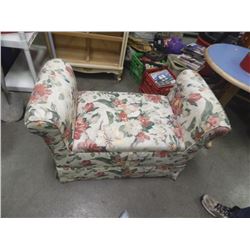 UPHOLSTERED BENCH