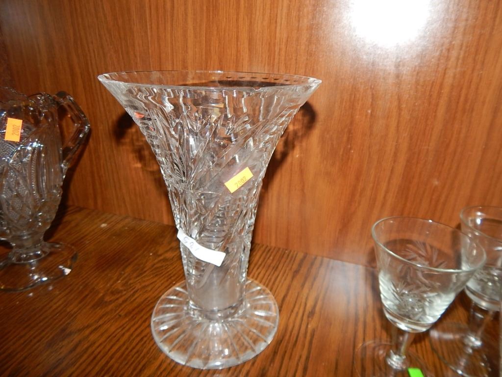 PINWHEEL CRYSTAL VASE (chipped)