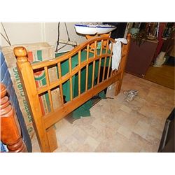 QUEEN OAK HEAD BOARD