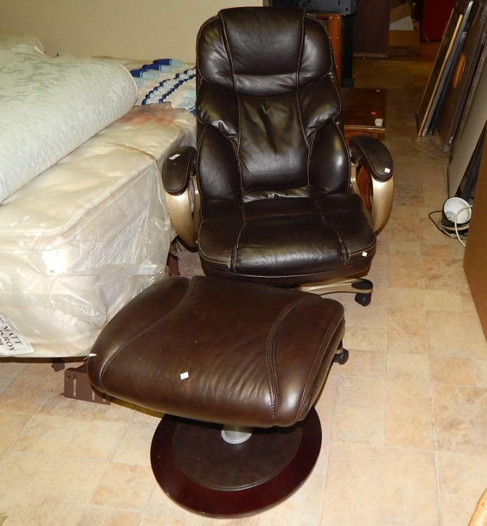 EXECUTIVE OFFICE CHAIR & FOOT STOOL
