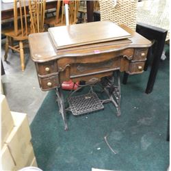 SEWING MACHINE - VINTAGE NEW HOME TREADLE SEWING MACHINE - OAK CASE - AS IS