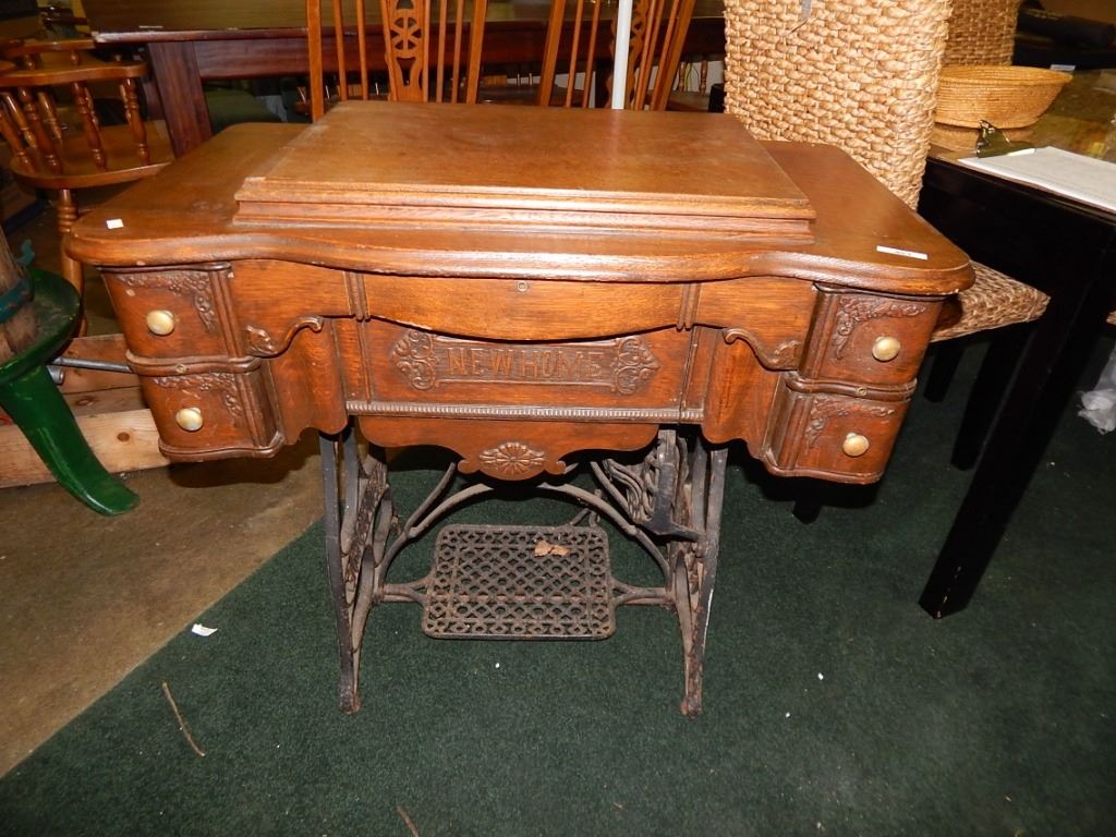 SEWING MACHINE VINTAGE NEW HOME TREADLE SEWING MACHINE OAK CASE AS IS
