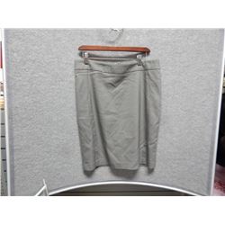 LADIES SKIRT - USED - THE LTD - GREY - PATTERNED LINED - SIZE 8