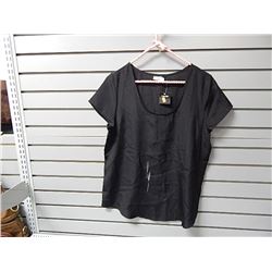 Med George Black SH sleeve Scoop neck top