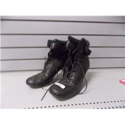 Sz 8 Le Chateau short black stiletto boots
