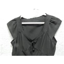 TOP - V NECK - BLACK - RUFFLE ON NECK & BOW TIE - SZ MED
