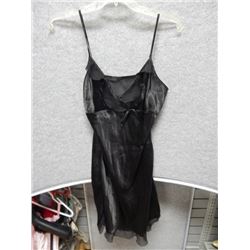 LINGERIE - WOMANS  - YAYEERSI - BLACK NIGHT SLIP WITH BOW AND FRILL - SIZE L