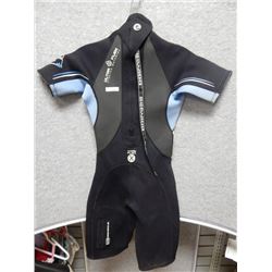 WET SUIT - WOMANS - BLACK AND BLUE - SIZE 5/6