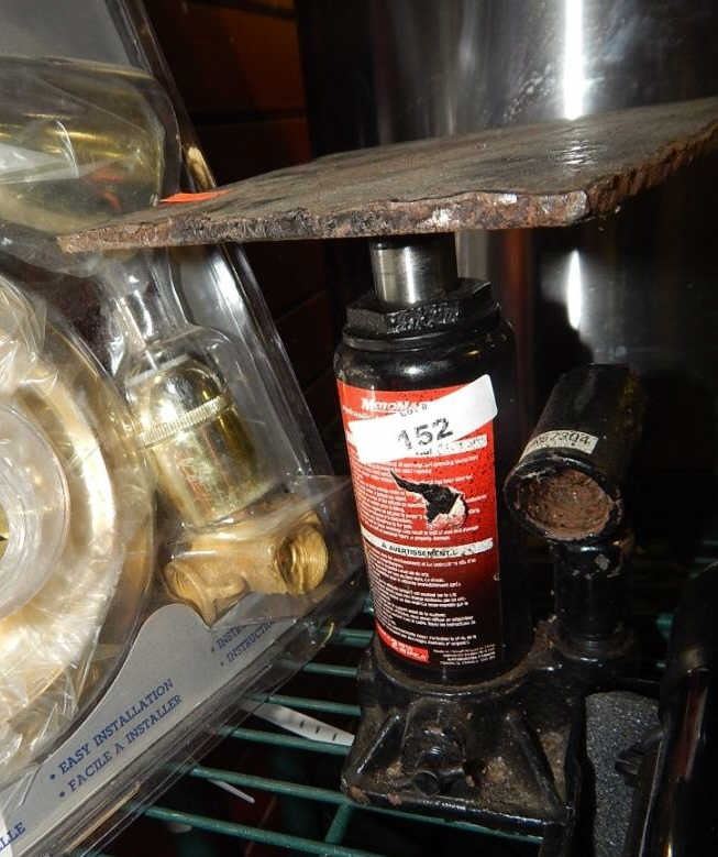 BOTTLE JACK BLACK WITH TOP PLATE No warranty, no guarantee.