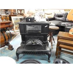 VINTAGE STYLE Cast iron metal cottage stove No warranty, no guarantee.