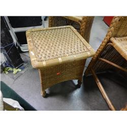 WICKER RATTAN FURNITURE -  TABLE - GLASS TOP